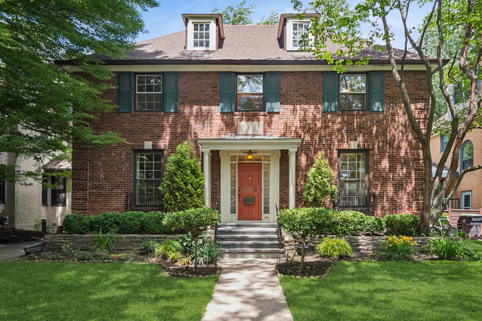 1305 Grant Street — Evanston, IL 60201