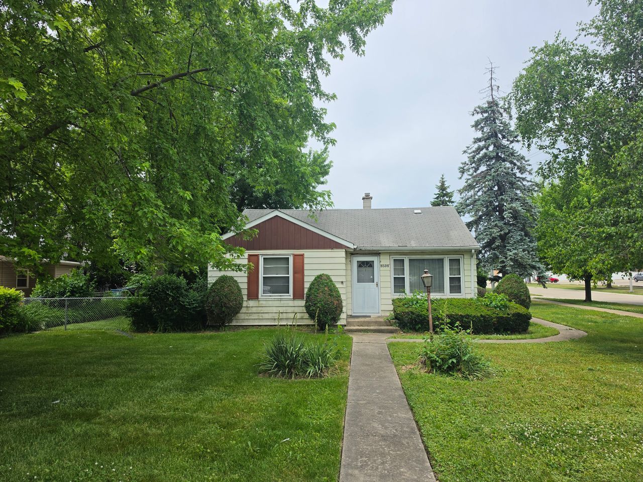 8506 McVicker Avenue — Burbank, IL 60459