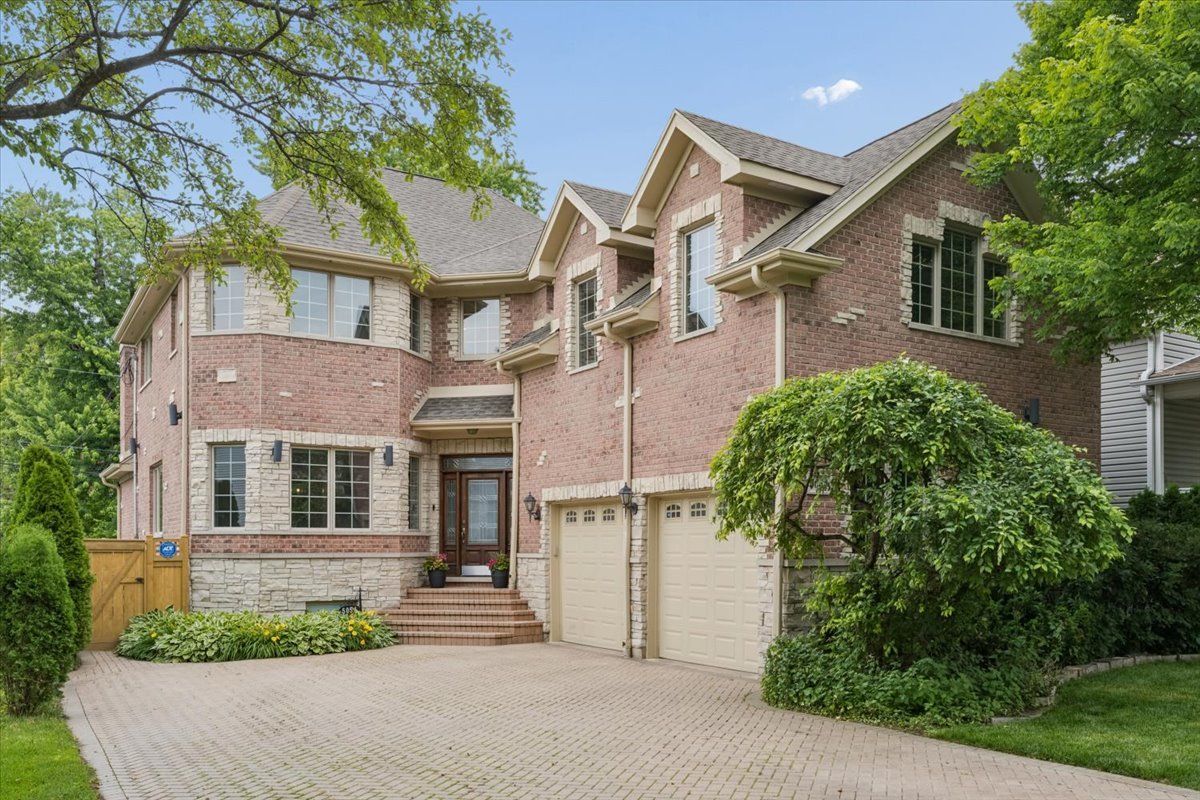 5054 W Berwyn Avenue — Chicago, IL 60630