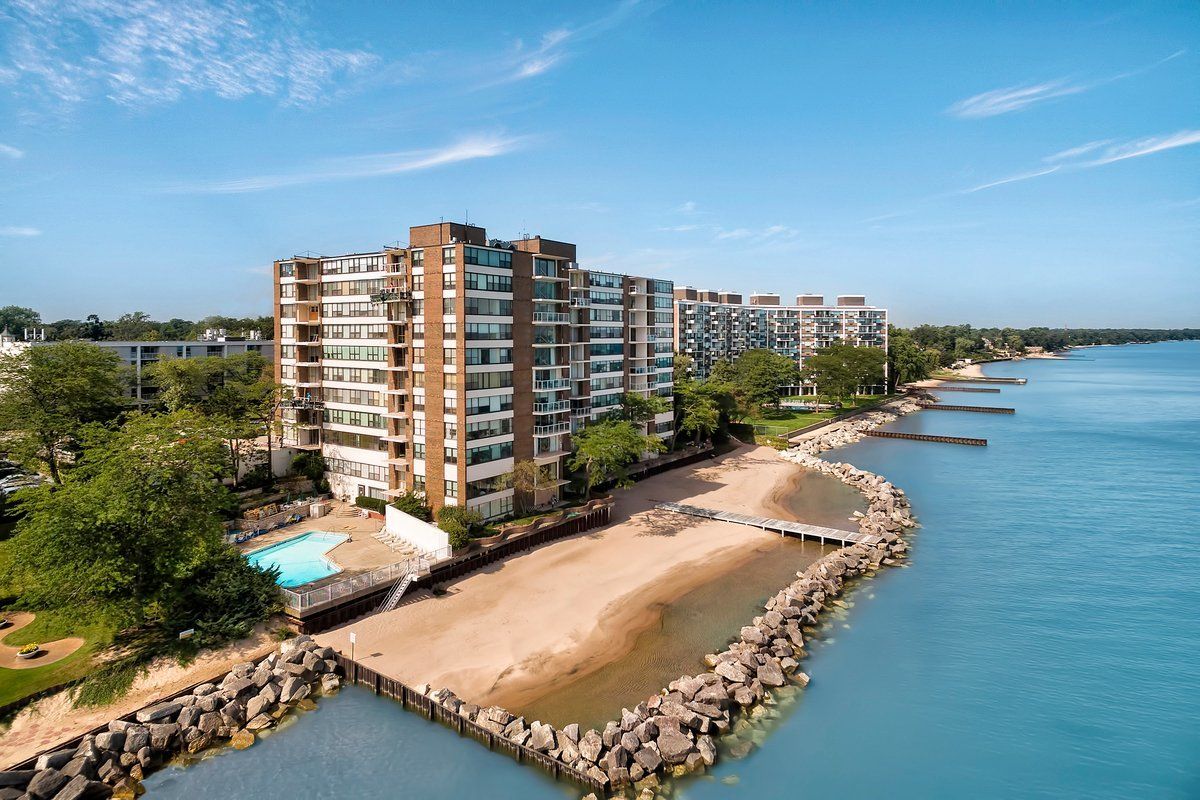 1616 Sheridan Road #2C — Wilmette, IL 60091
