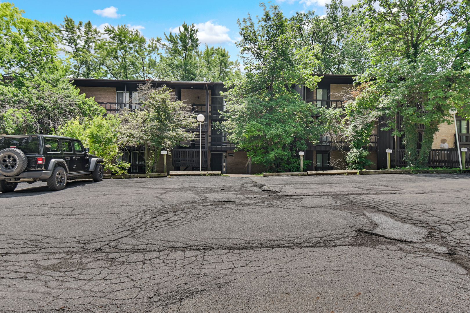 5503 Lakeside Drive #1C — Lisle, IL 60532
