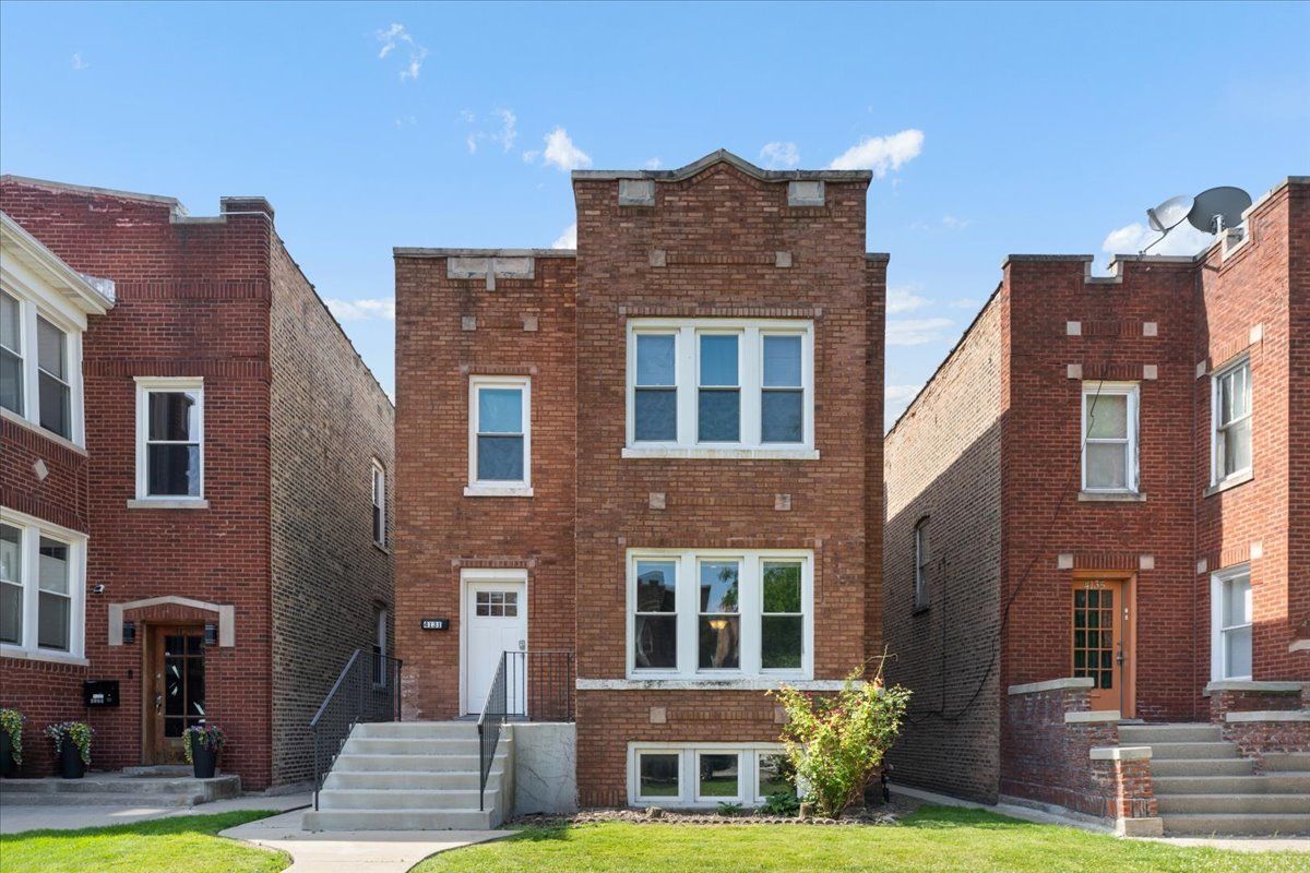 4131 W Nelson Street — Chicago, IL 60641