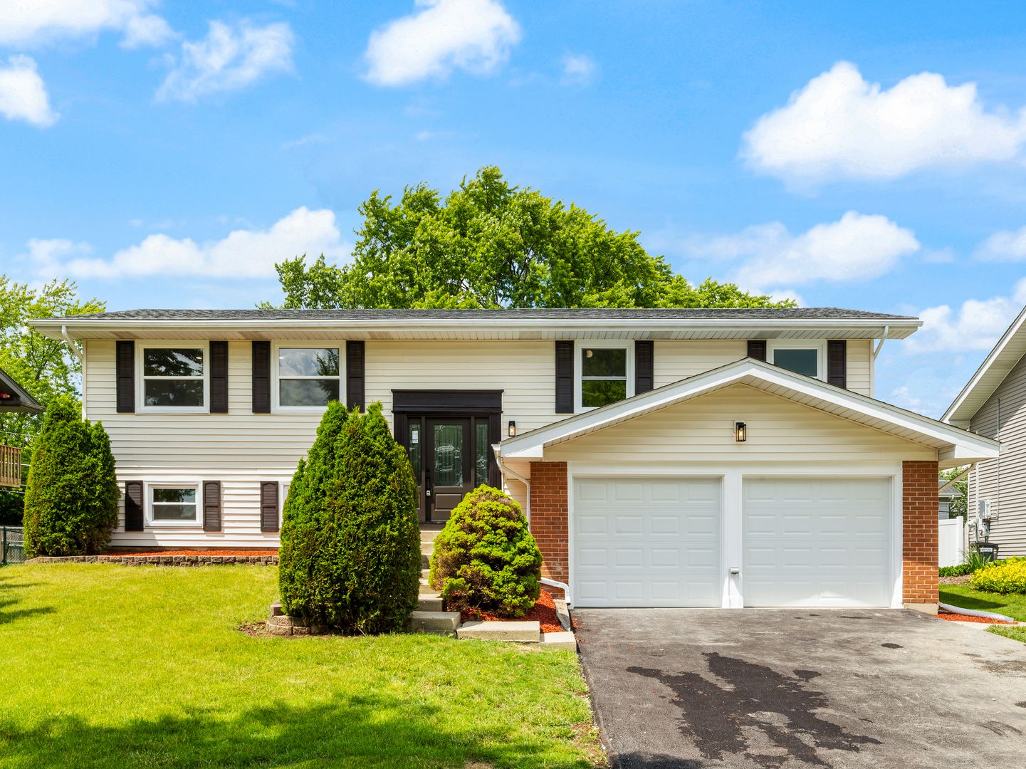1030 Cobble Hill Court — Hoffman Estates, IL 60169