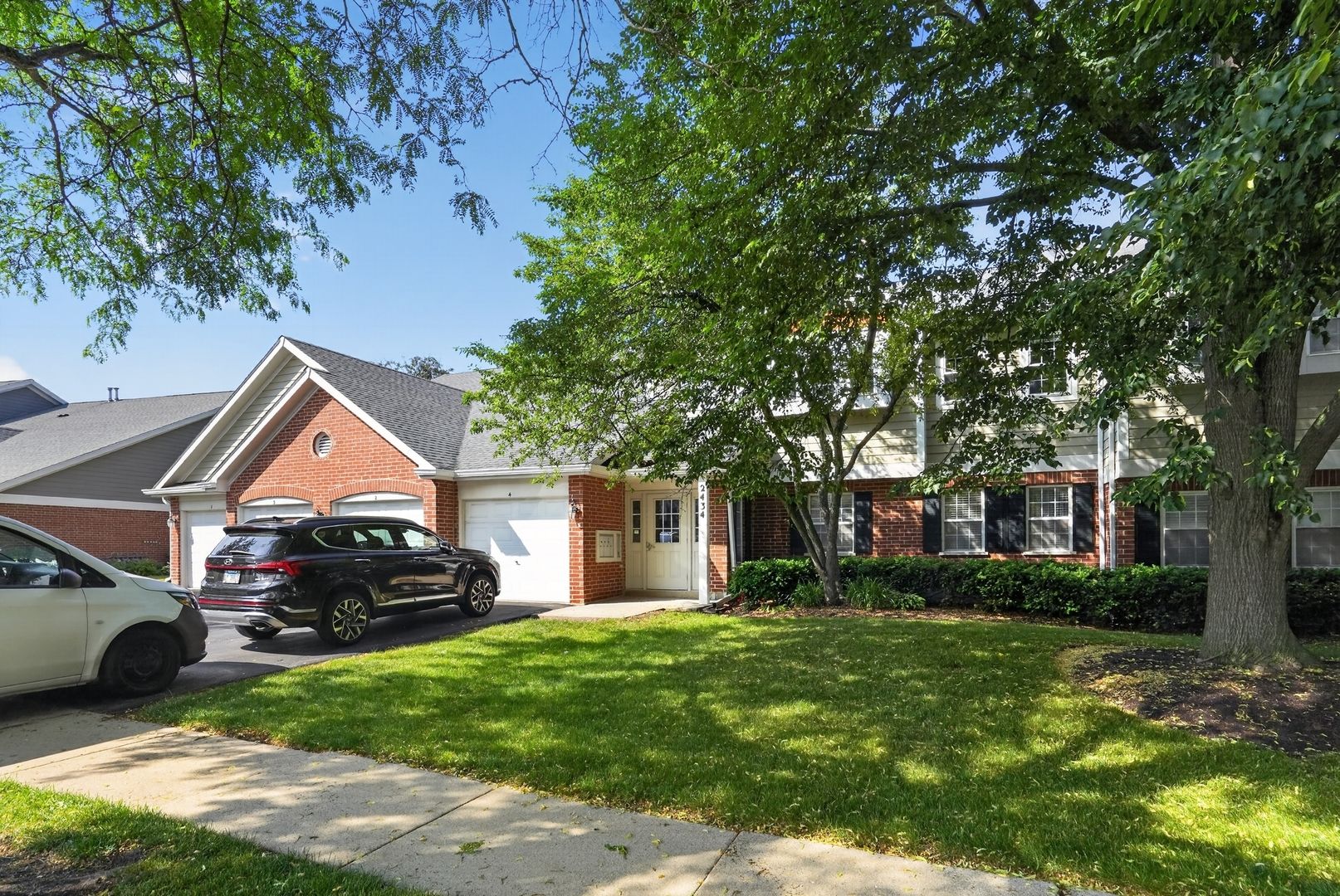 2434 Charleston Drive #3 — Schaumburg, IL 60193