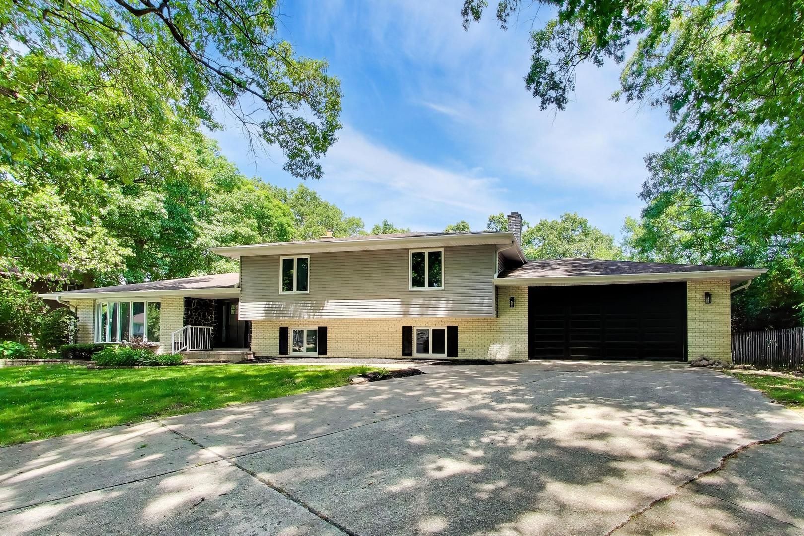 16w250 93rd Place — Burr Ridge, IL 60527