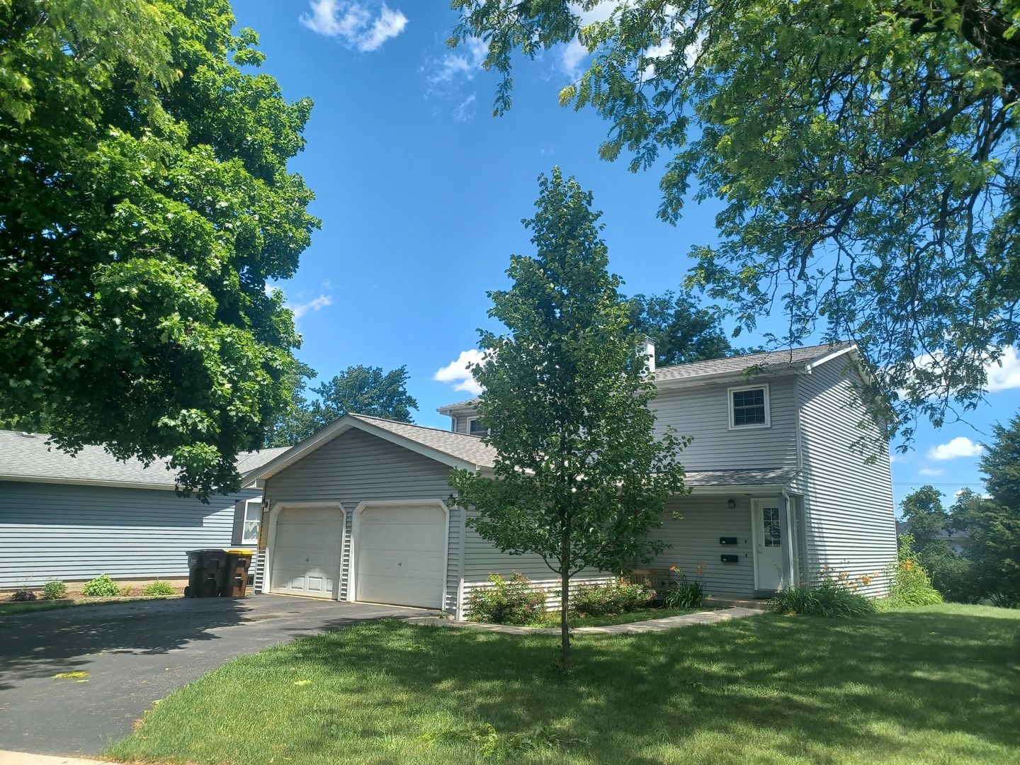 855-857 Rhodes Street — Woodstock, IL 60098