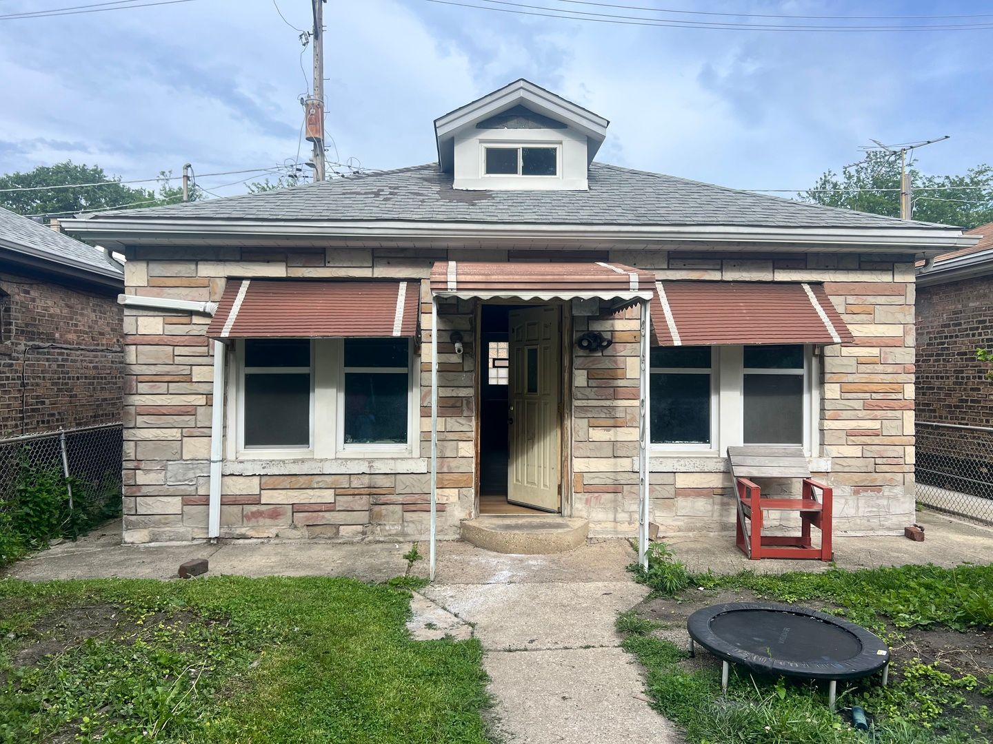 4633 S Christiana Avenue — Chicago, IL 60632