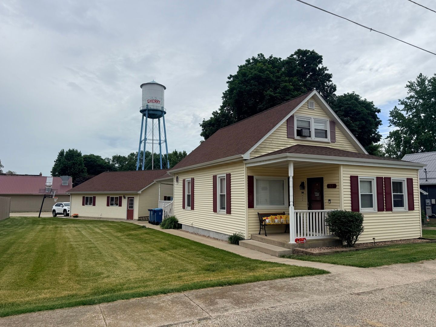 12 W Park Avenue — Cherry, IL 61317