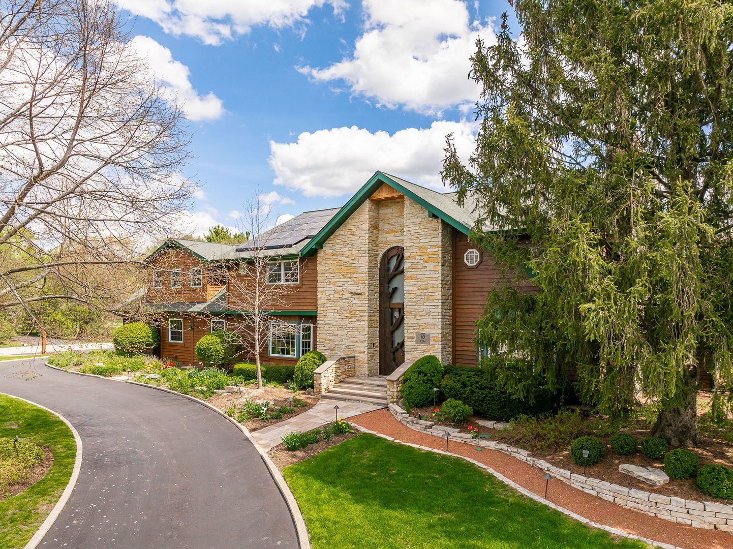 10 Elm Street — Hawthorn Woods, IL 60047