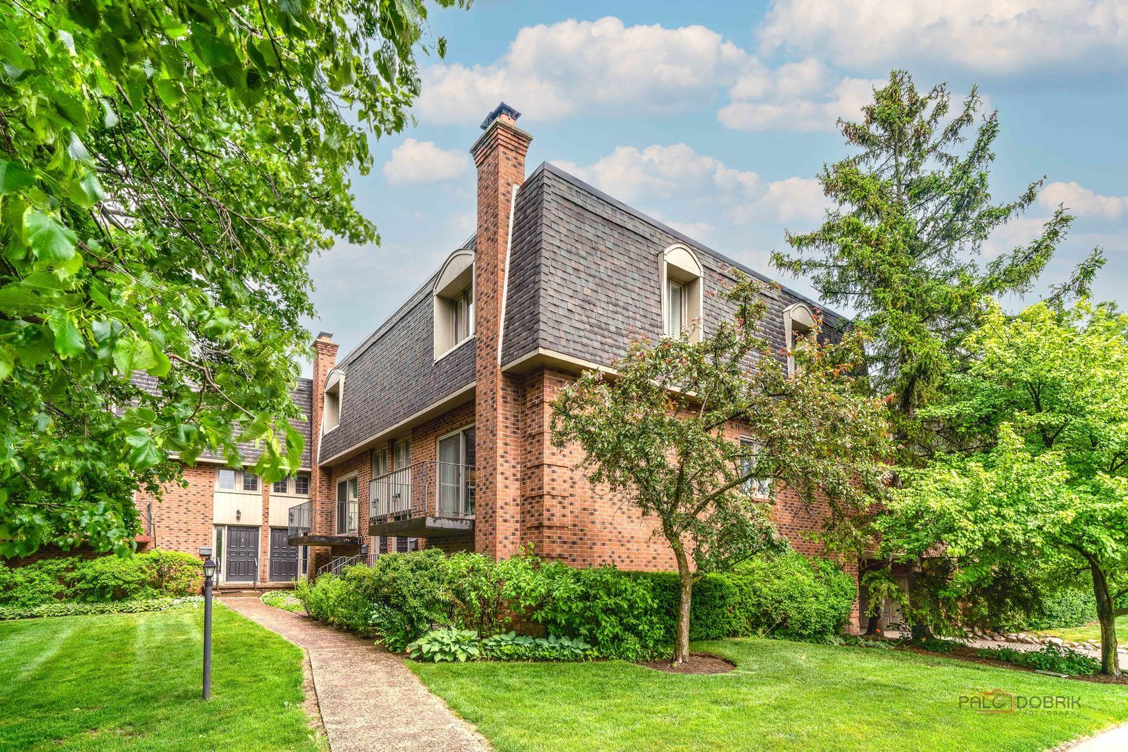 1111 S Waukegan Road #4 — Lake Forest, IL 60045