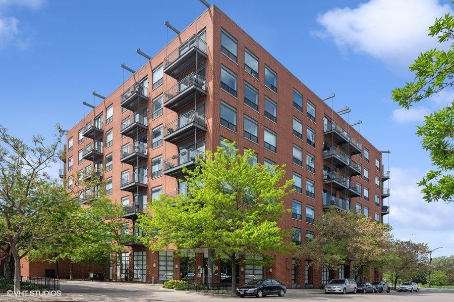 859 W Erie Street #709 — Chicago, IL 60642