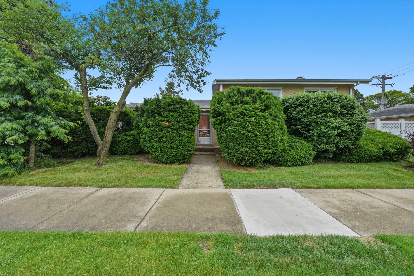 9137 Central Avenue — Morton Grove, IL 60053