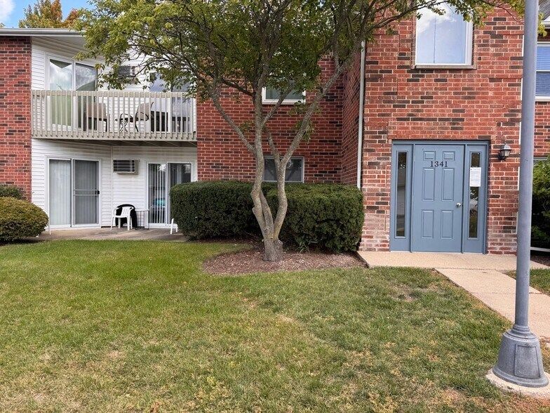 1341 Cunat Court #2C — Lake In The Hills, IL 60156