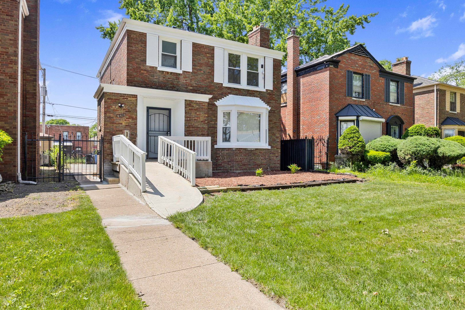 8218 S Yates Boulevard — Chicago, IL 60617