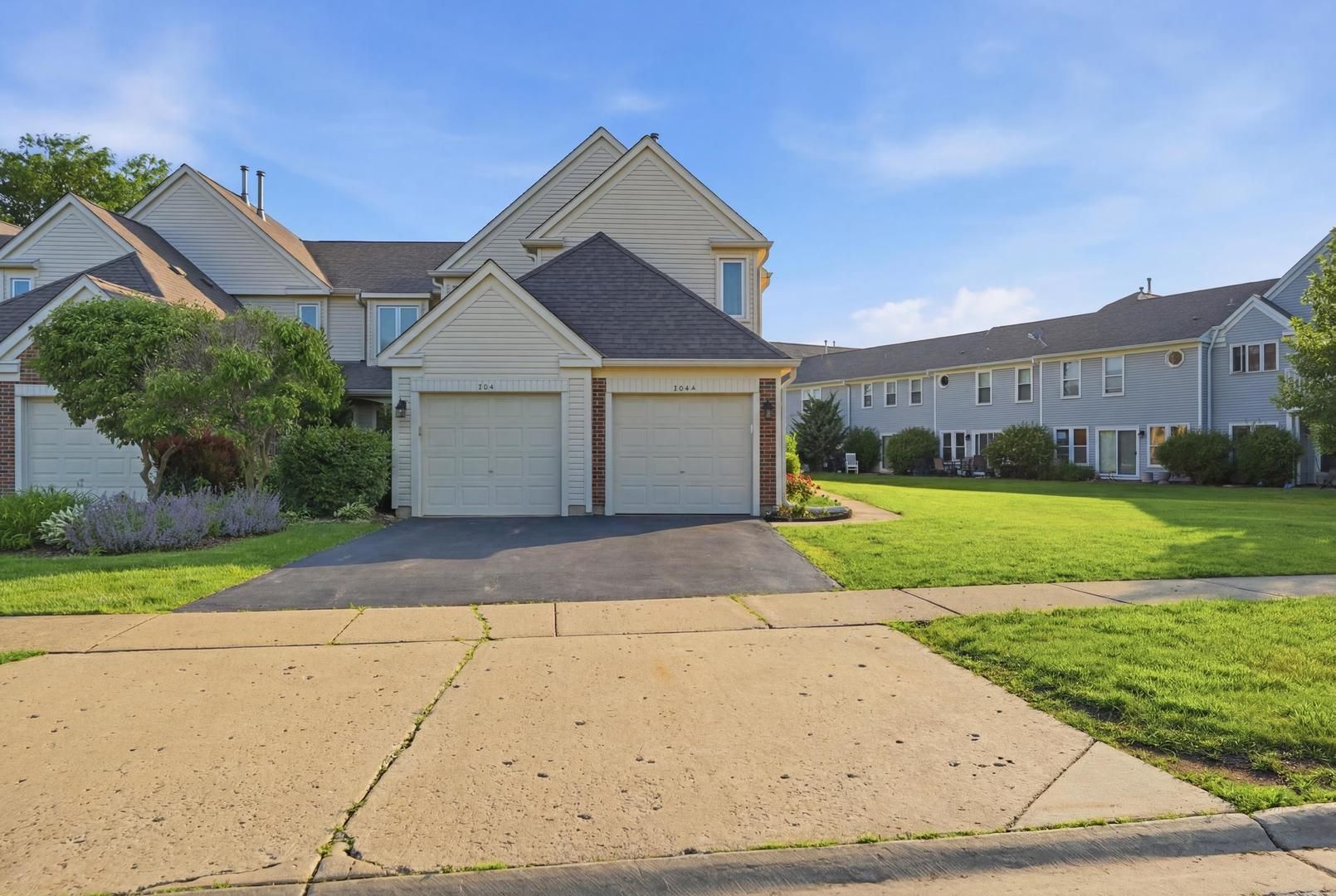 304 University Lane #A — Elk Grove Village, IL 60007