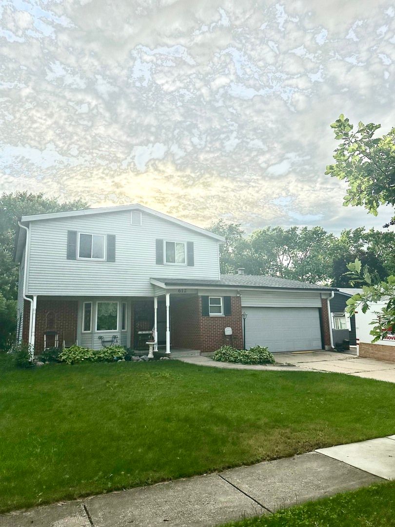 612 Fairview Lane — Schaumburg, IL 60193