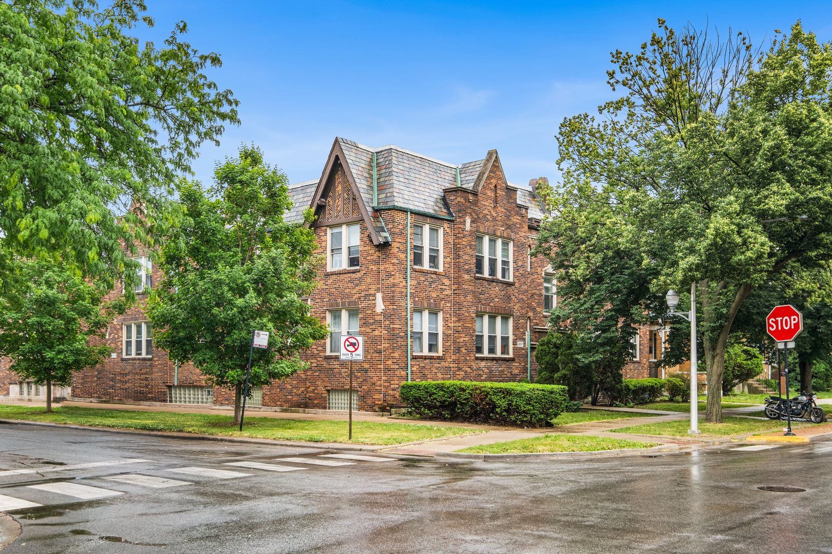 4357 W George Street #1 — Chicago, IL 60641