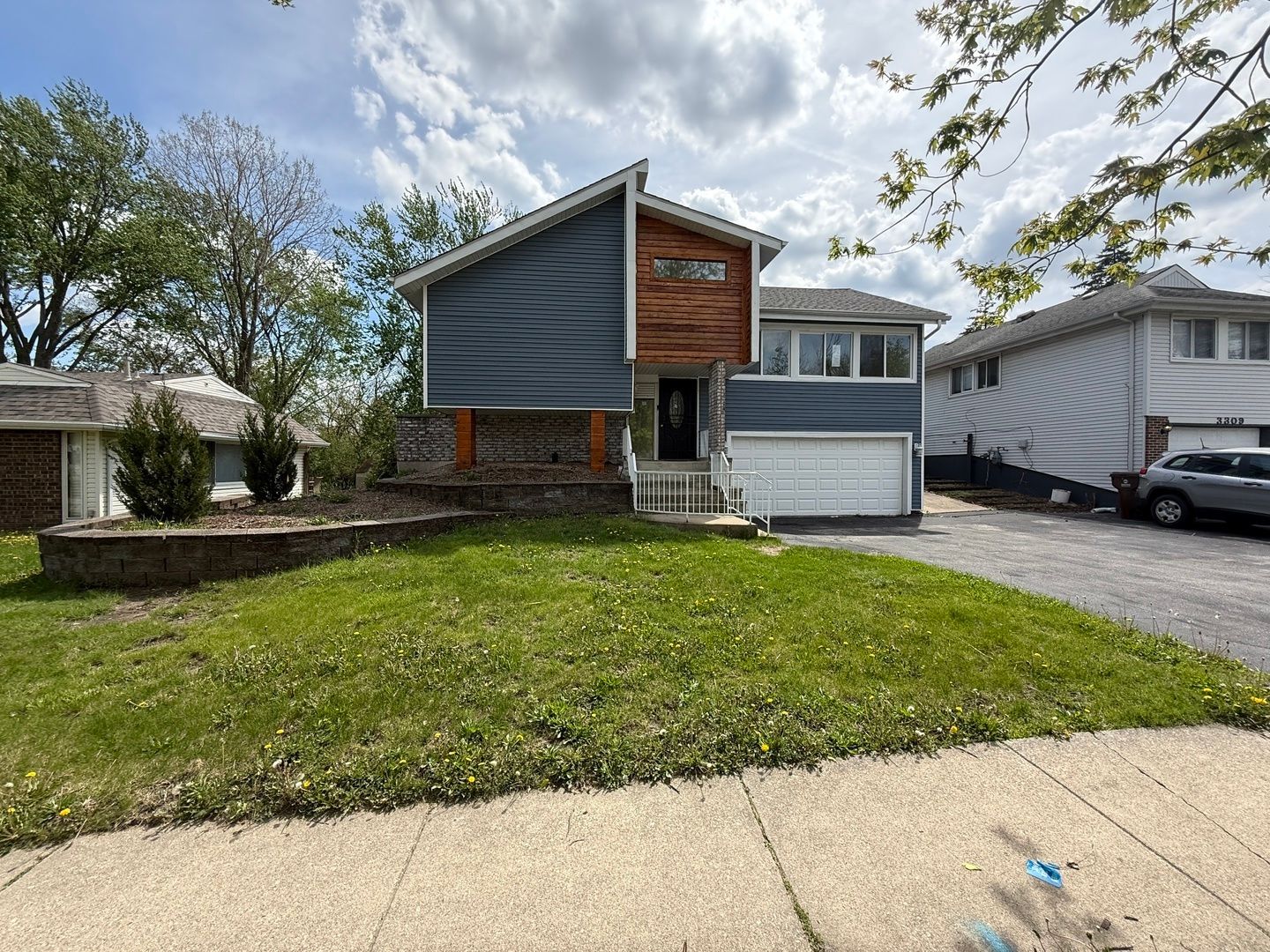 3307 Fountainbleau Drive — Hazel Crest, IL 60429
