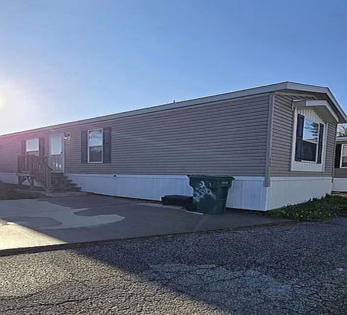 534 E 37th Avenue #329 — Hobart, IN 46342