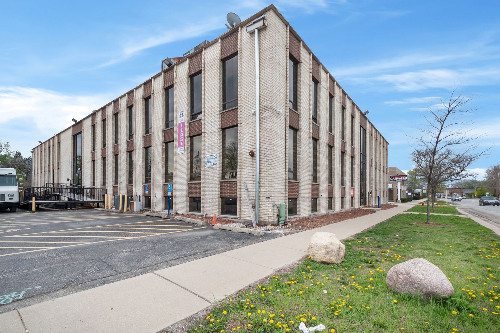 10001 W Roosevelt Road — Westchester, IL 60154