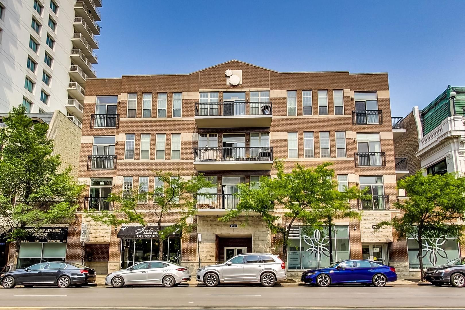 1919 S Michigan Avenue #302 — Chicago, IL 60616