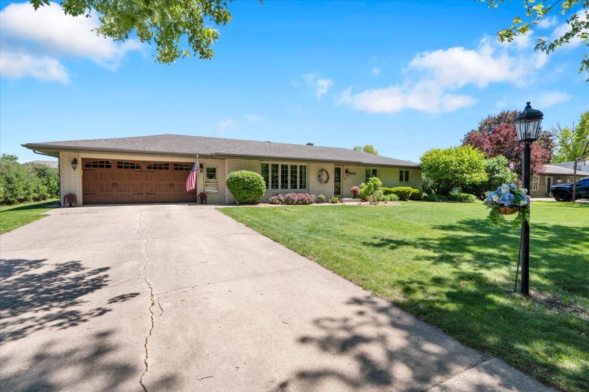 900 Murphy Drive, Joliet, IL 60435
