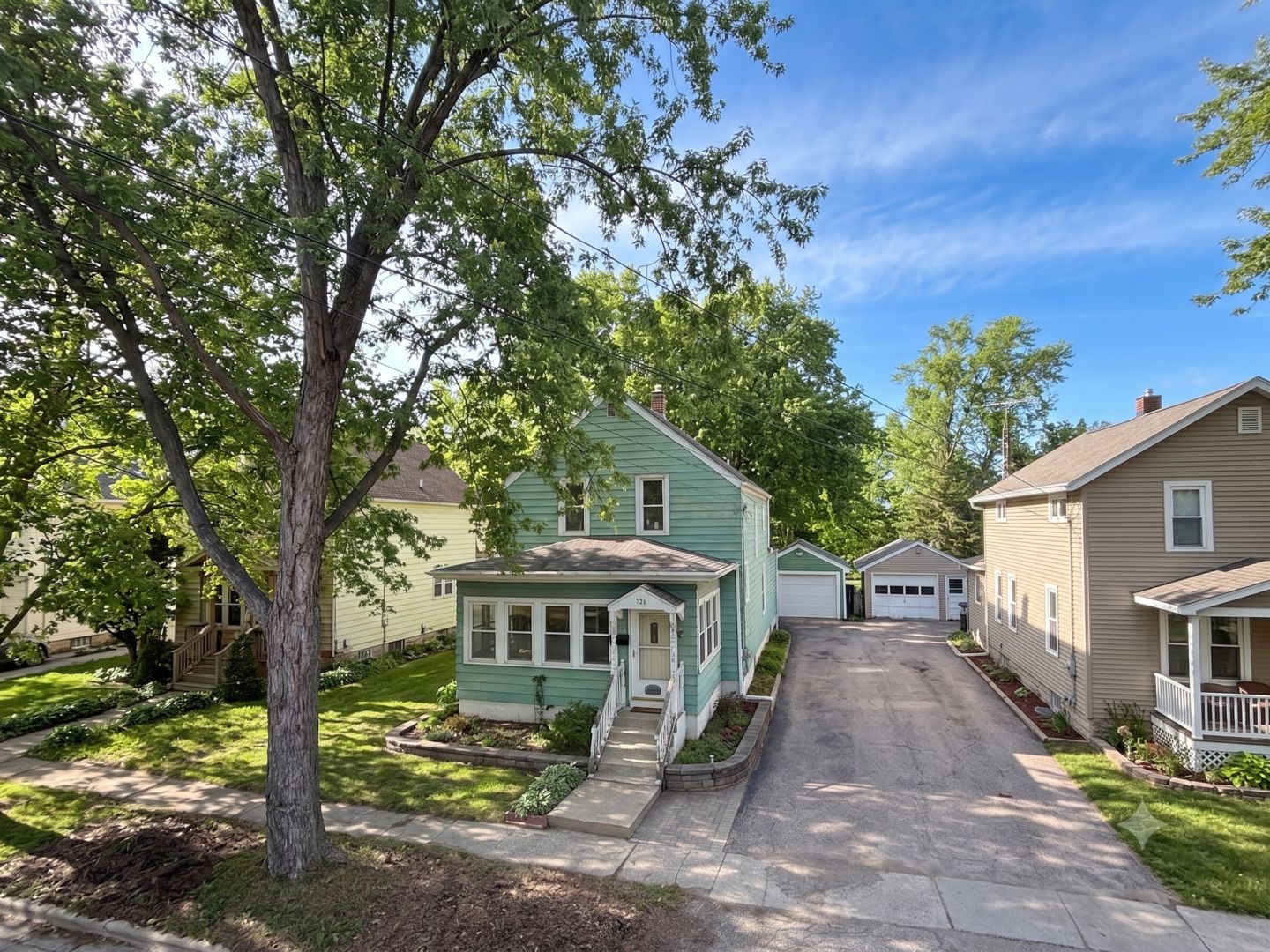 421 Center Street — Woodstock, IL 60098