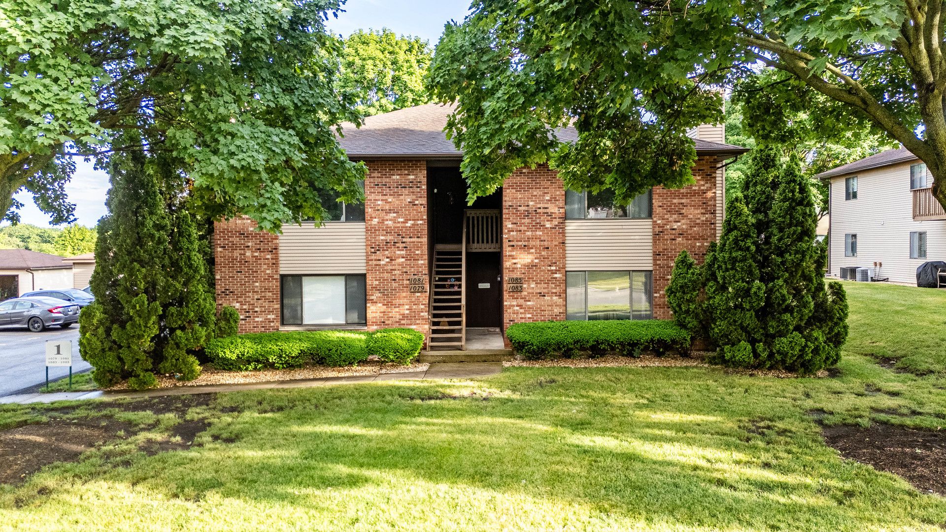 1083 Kane Street #1083 — South Elgin, IL 60177