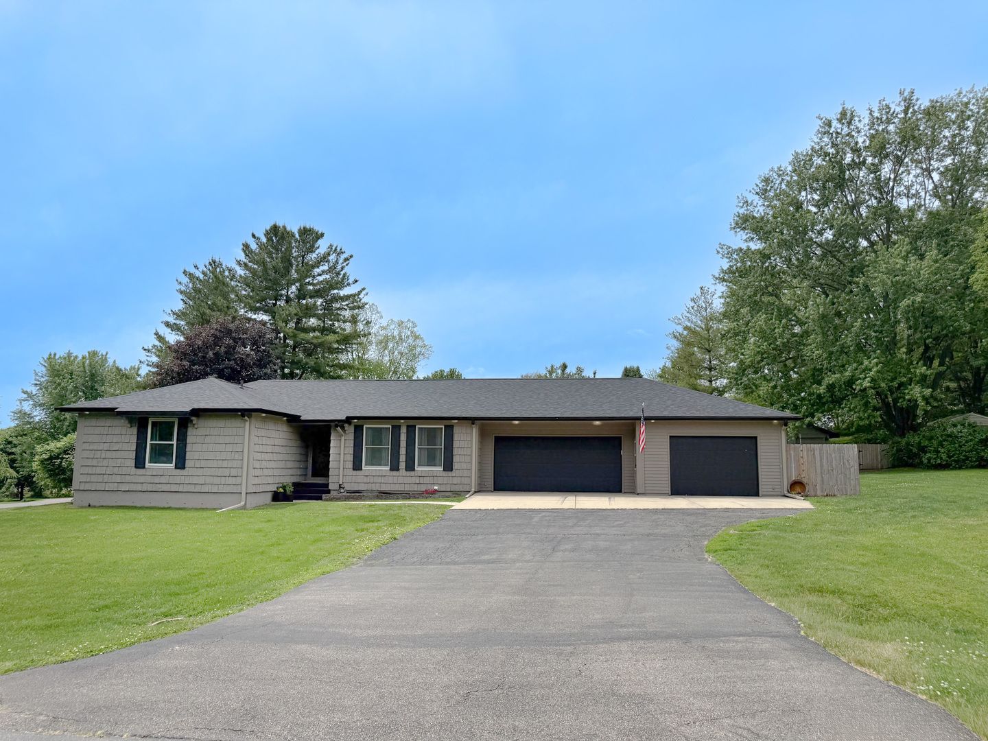 150 S Hickory Lane — Oregon, IL 61061