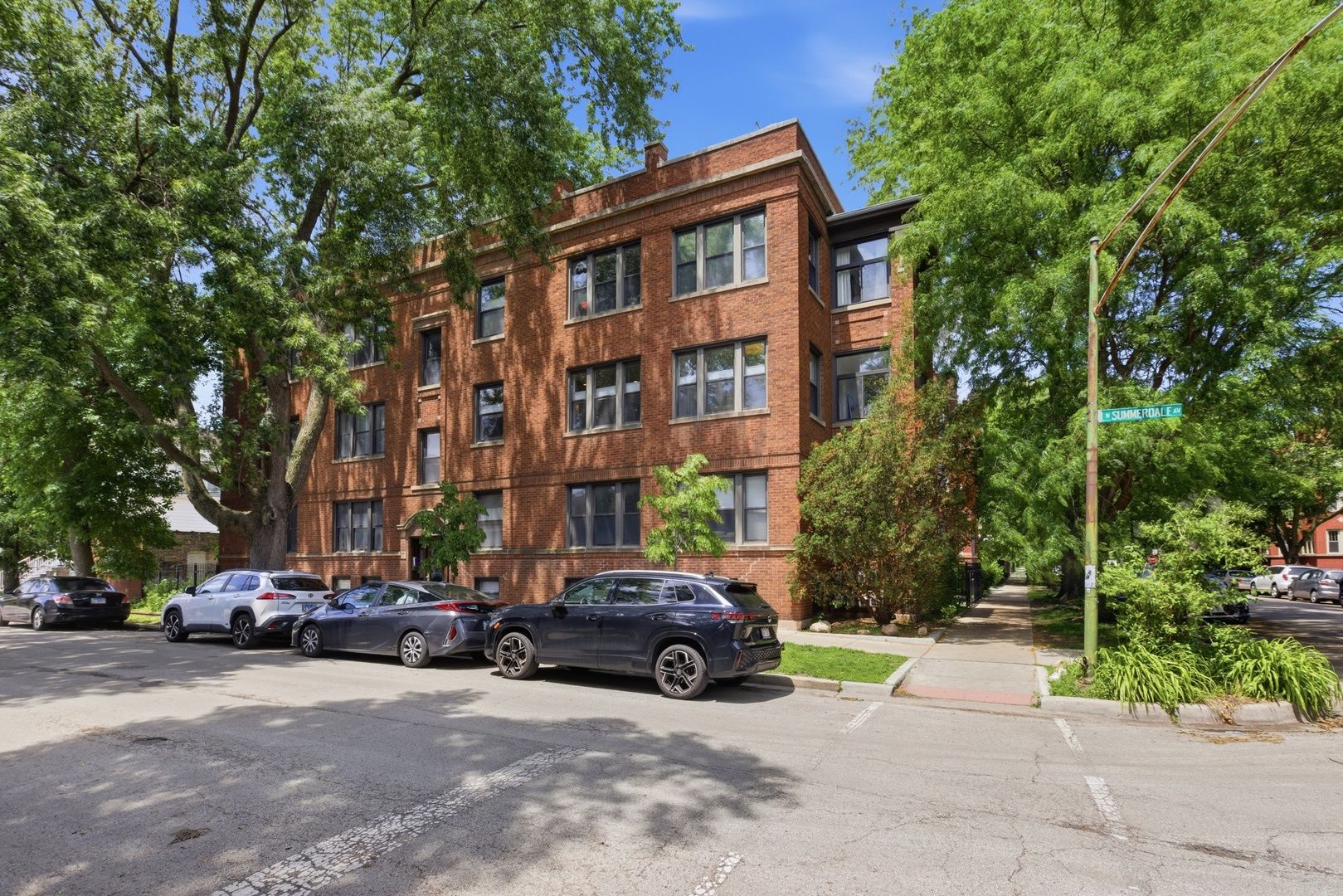 1700 W Summerdale Avenue #2 — Chicago, IL 60640