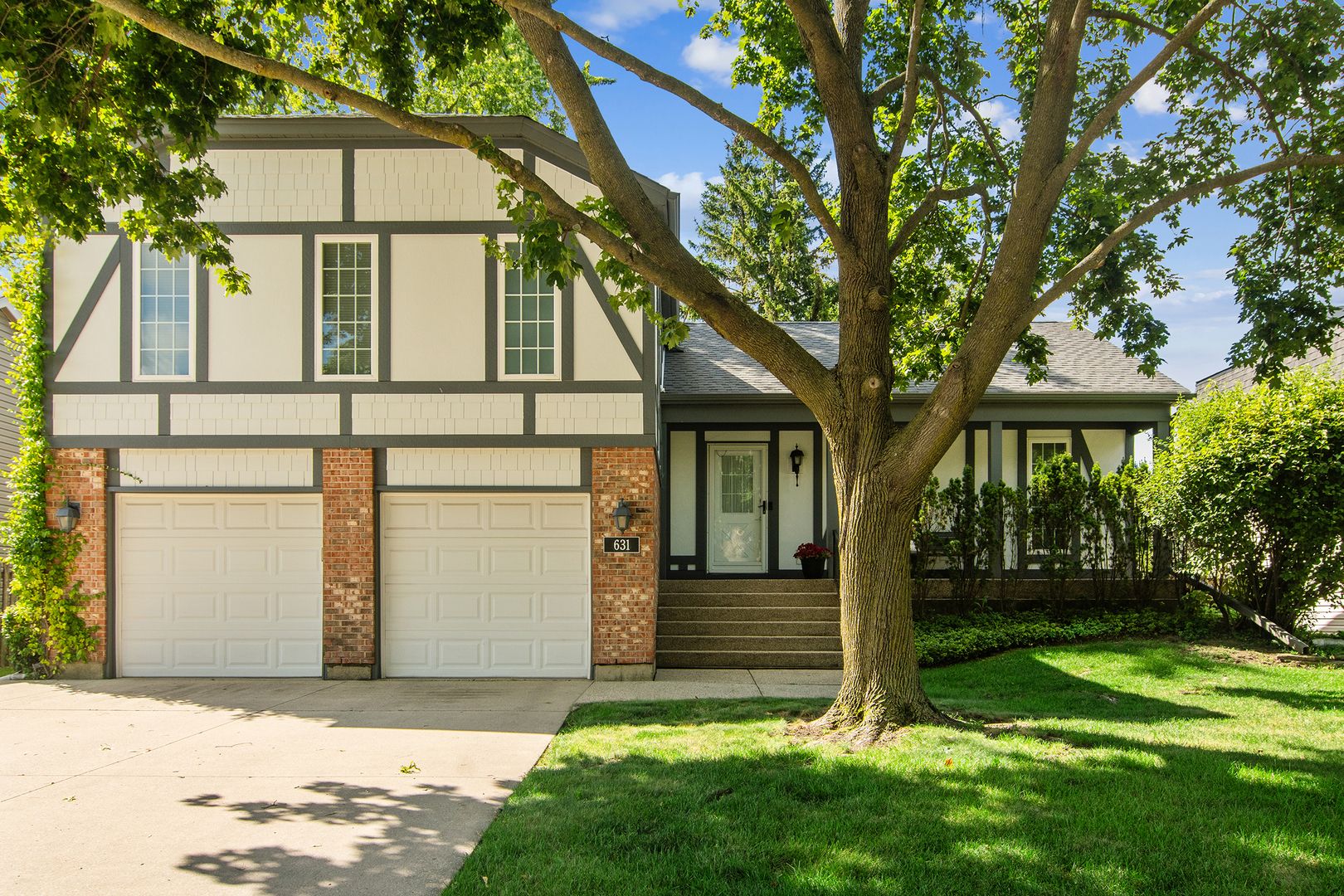 631 Thompson Boulevard — Buffalo Grove, IL 60089