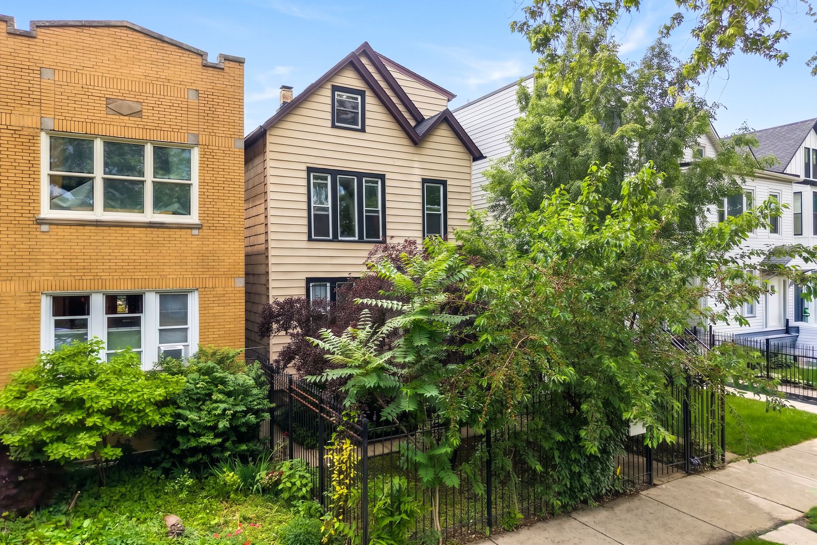 1726 N Sawyer Avenue — Chicago, IL 60647