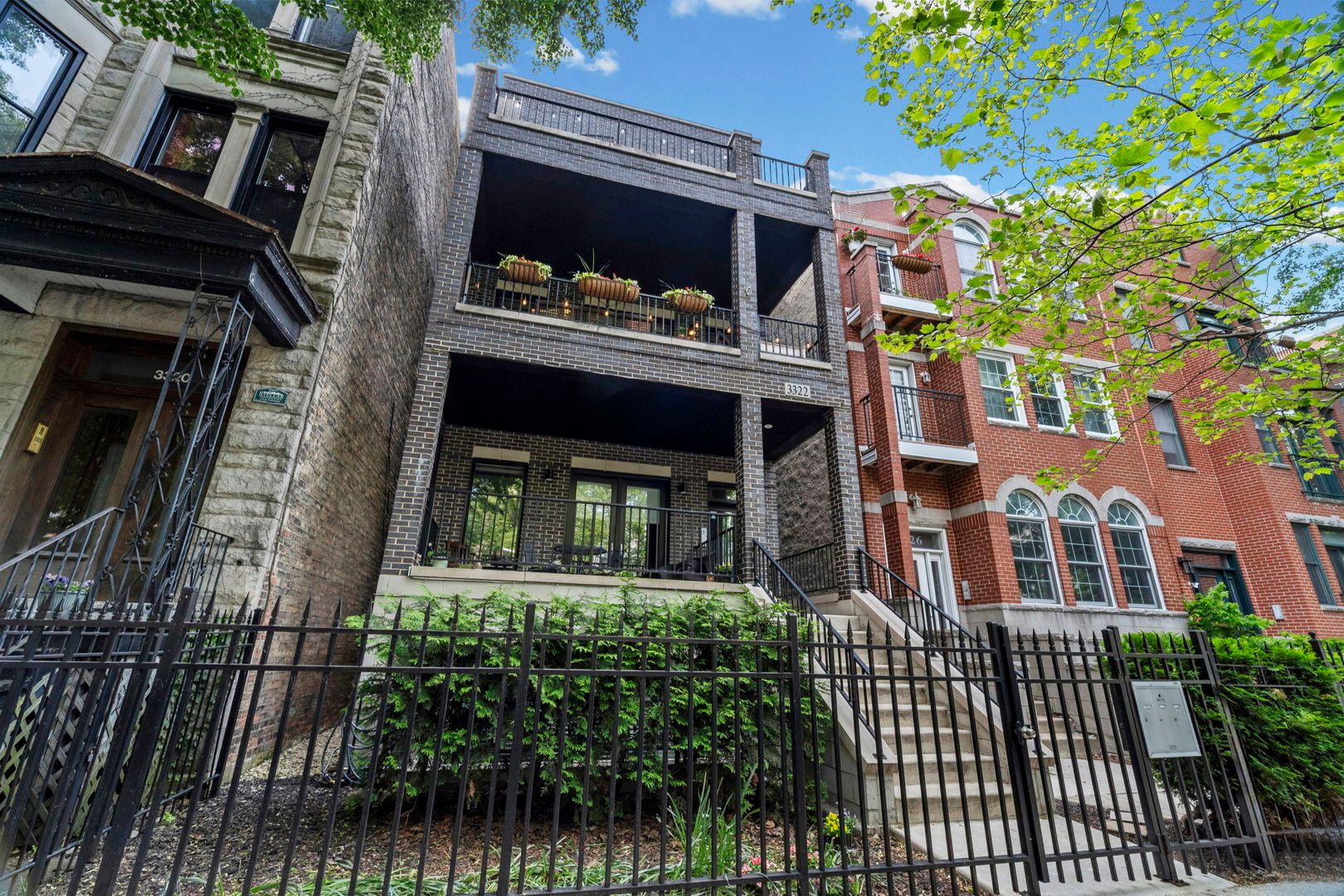 3322 N Kenmore Avenue #2 — Chicago, IL 60657