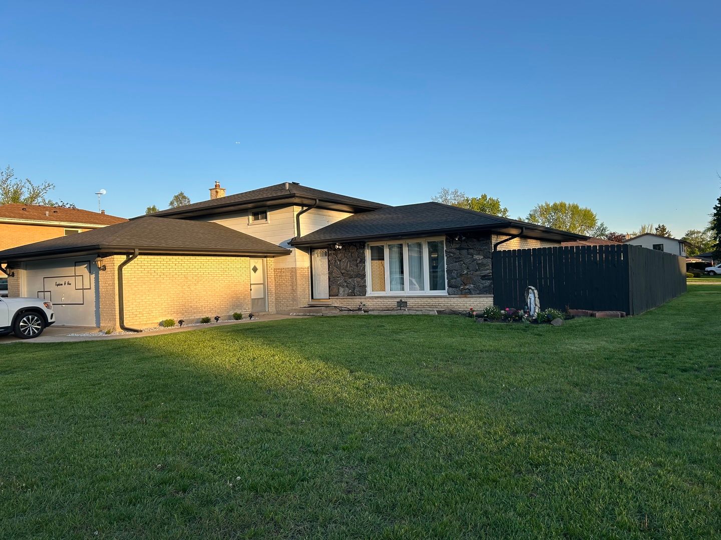 1801 E Aztec Lane — Mount Prospect, IL 60056