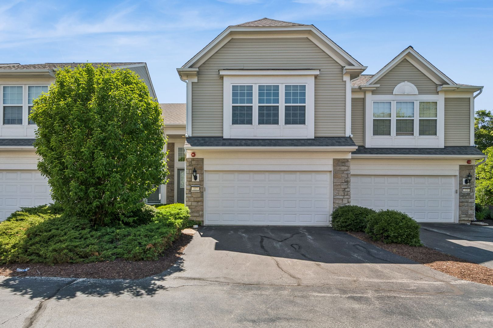 337 Devoe Drive #337 — Oswego, IL 60543
