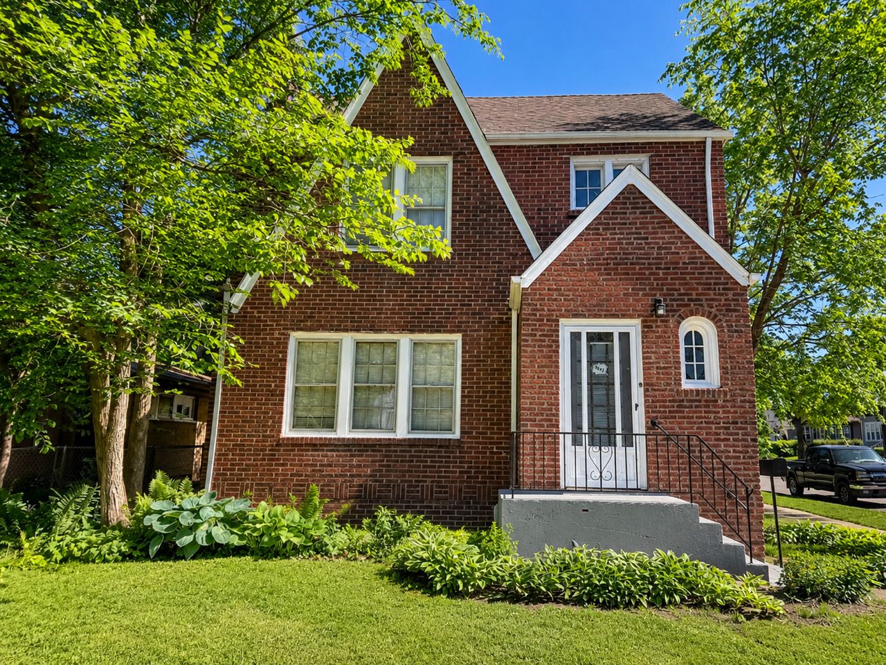 1527 Brookside Avenue — Waukegan, IL 60085