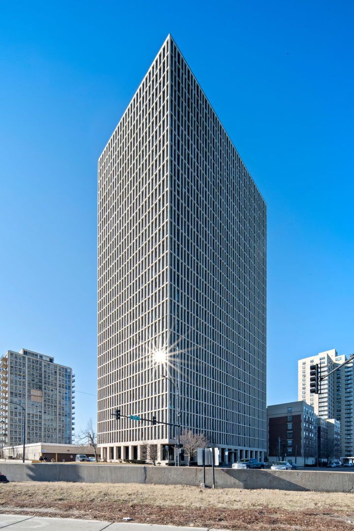 6700 S South Shore Drive #10J — Chicago, IL 60649