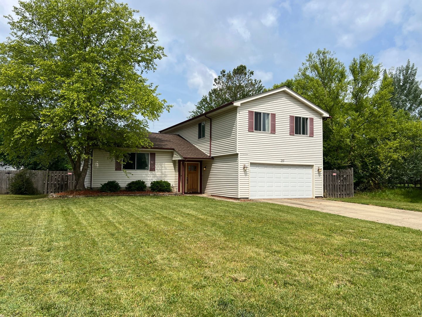 237 Aspen Drive — Bolingbrook, IL 60440