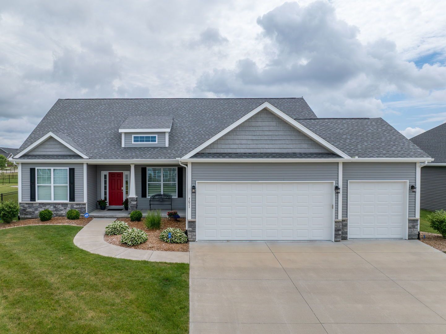 7051 Grove Crossing — Bettendorf, IA 52722