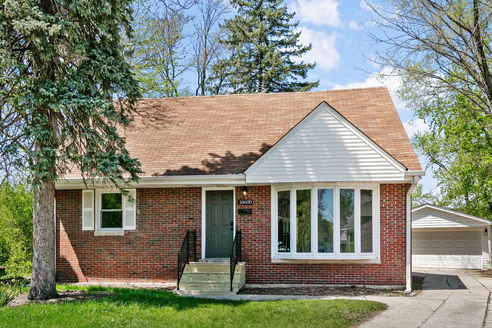 18600 Golfview Avenue — Homewood, IL 60430