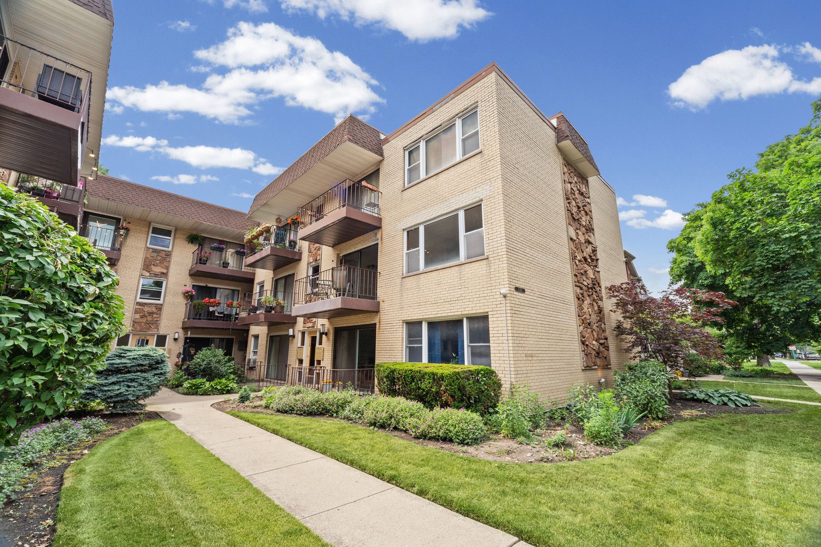 4338 N Keeler Avenue #2F — Chicago, IL 60641