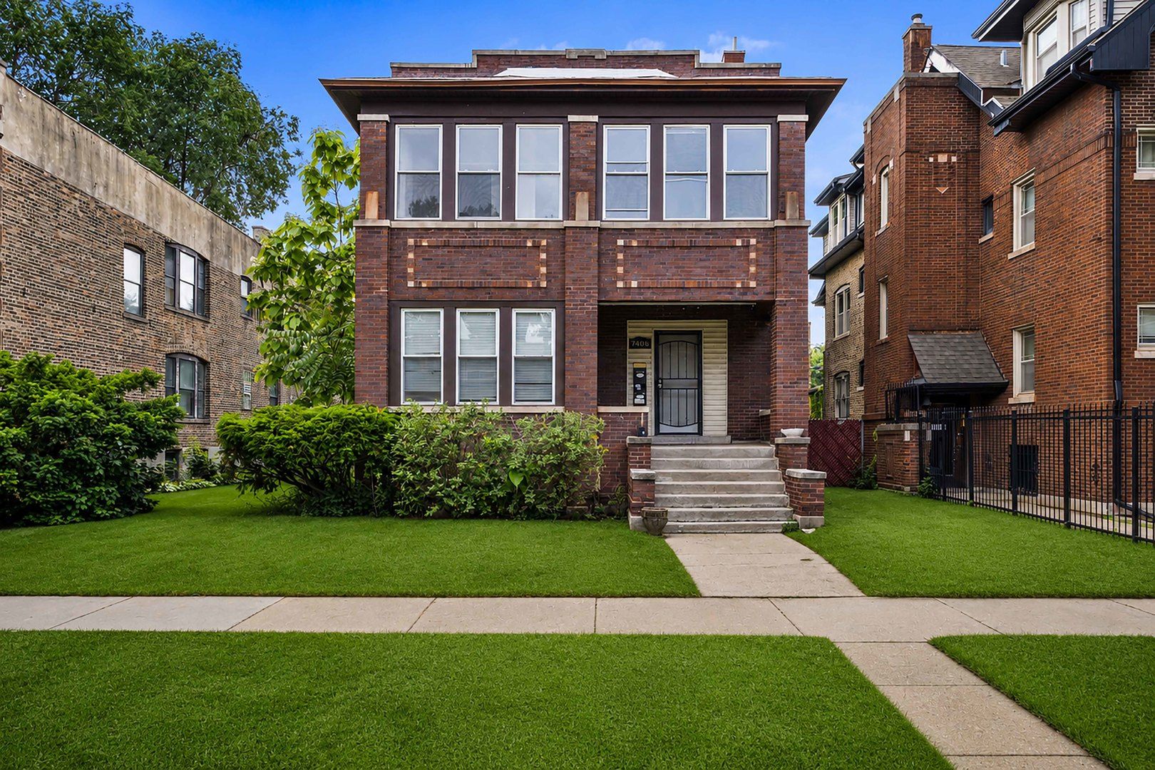 7406 S Crandon Avenue — Chicago, IL 60649