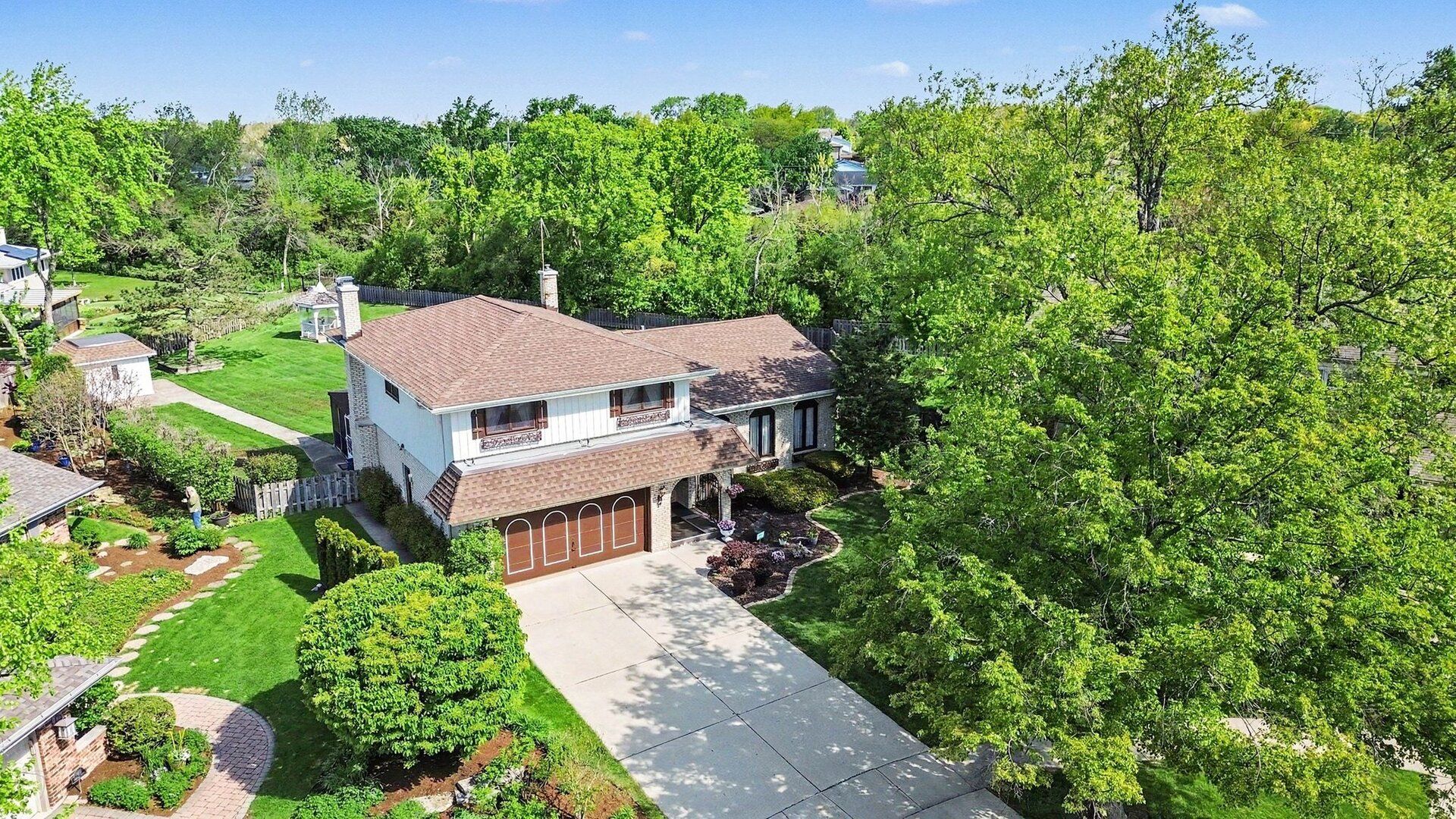 421 E Barclay Court — Elmhurst, IL 60126