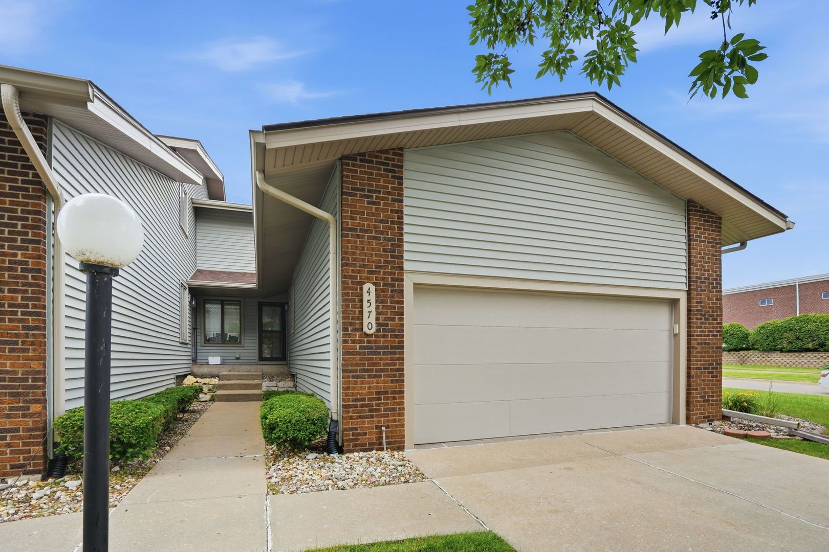 4570 Bunker Hill Drive — Bettendorf, IA 52722