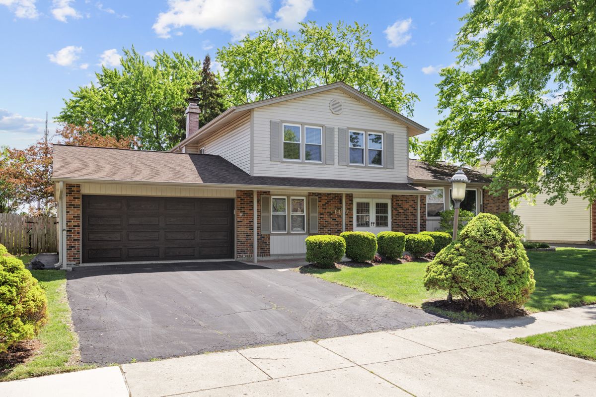 1477 William Clifford Lane — Elk Grove Village, IL 60007