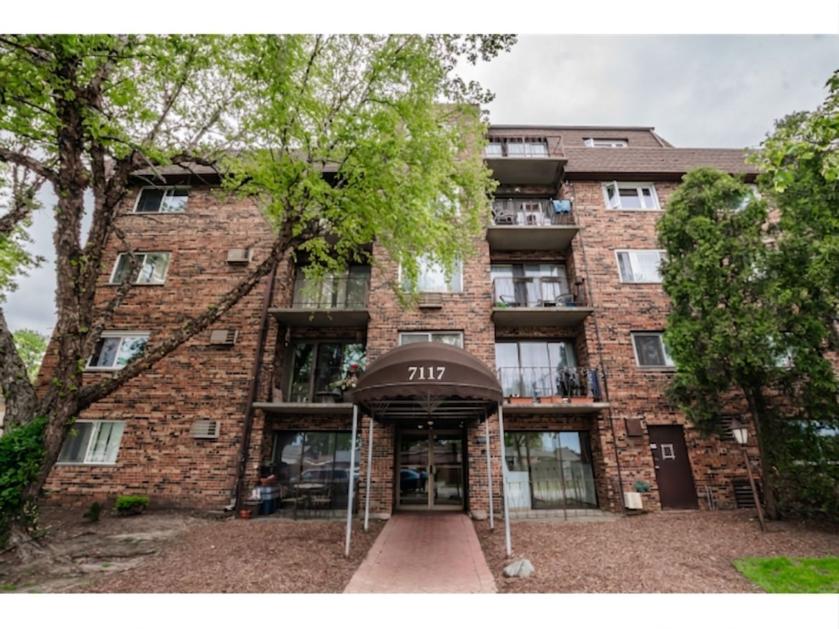 7117 W 93rd Street #105 — Oak Lawn, IL 60453