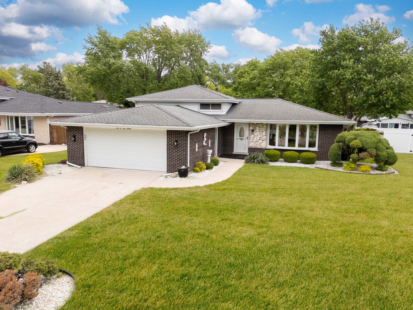 9S215 Florence Avenue — Downers Grove, IL 60516