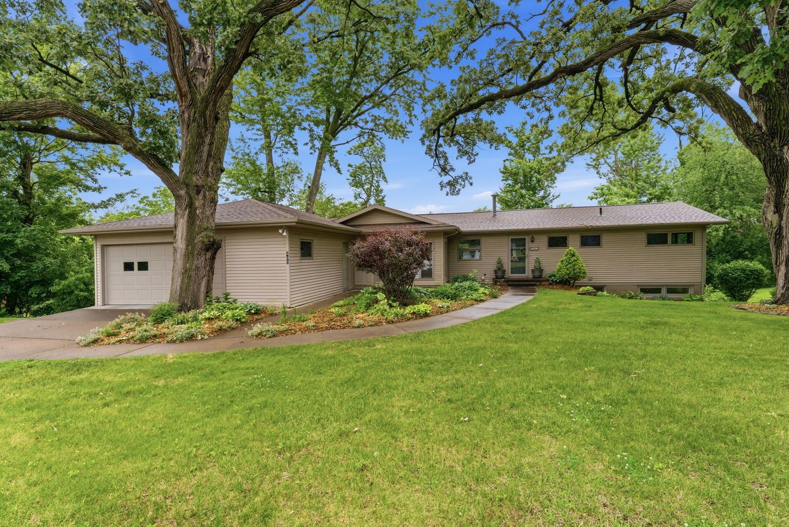 403 N 10th Street — Clinton, IA 52732