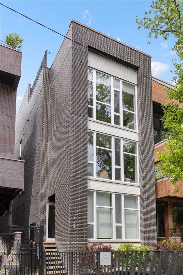938 N Winchester Avenue #3 — Chicago, IL 60622