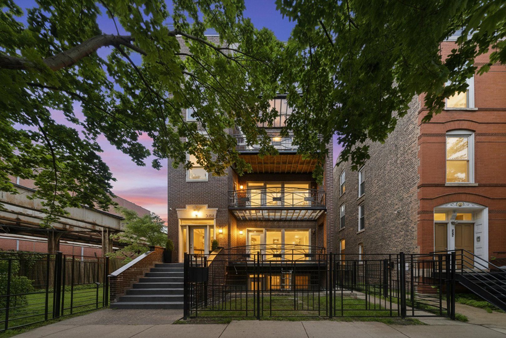 308 W EVERGREEN Avenue #1R — Chicago, IL 60610
